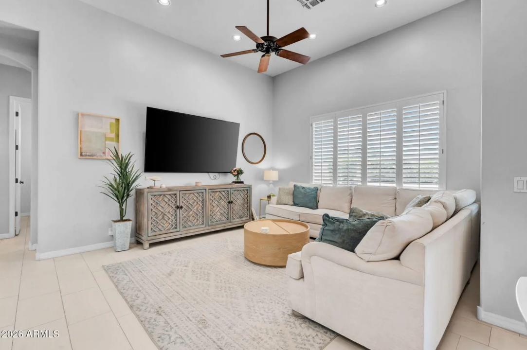 Real Estate Picture 14