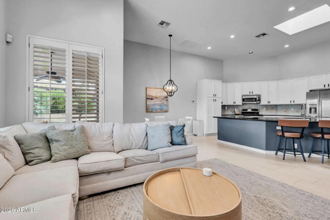 Real Estate Picture 11