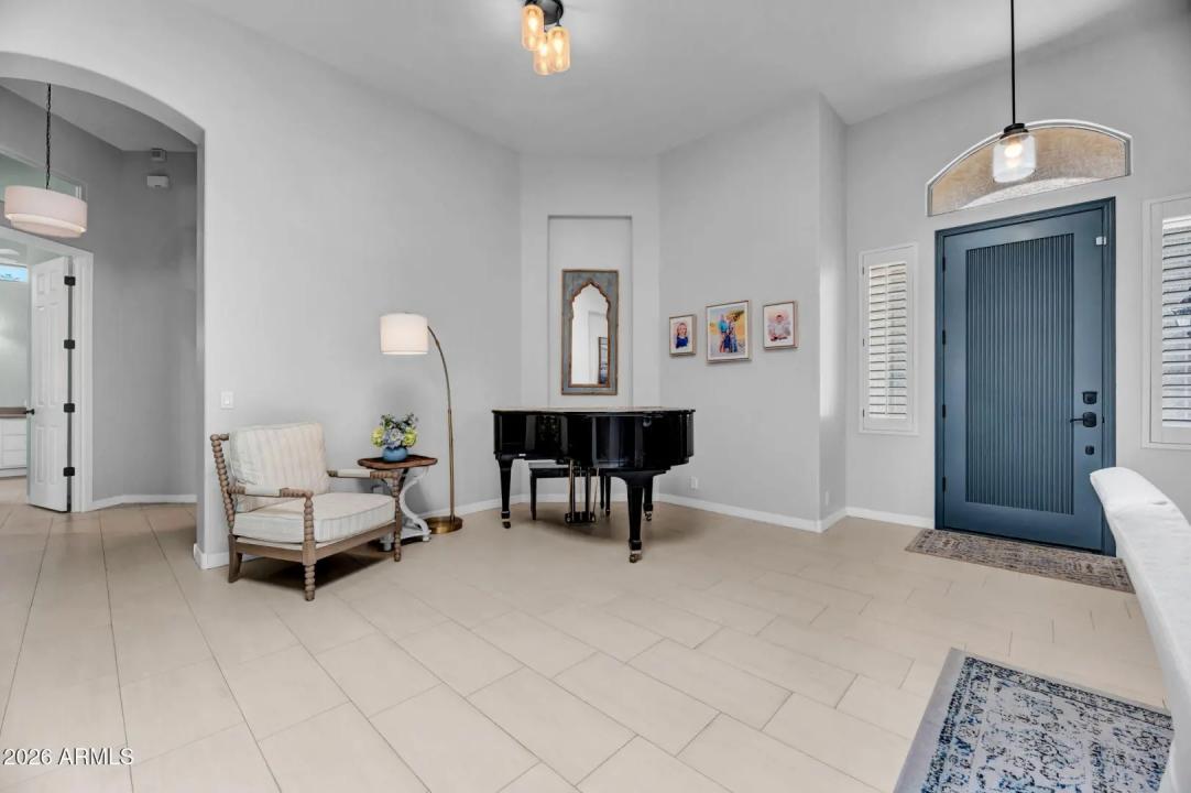 Real Estate Picture 4