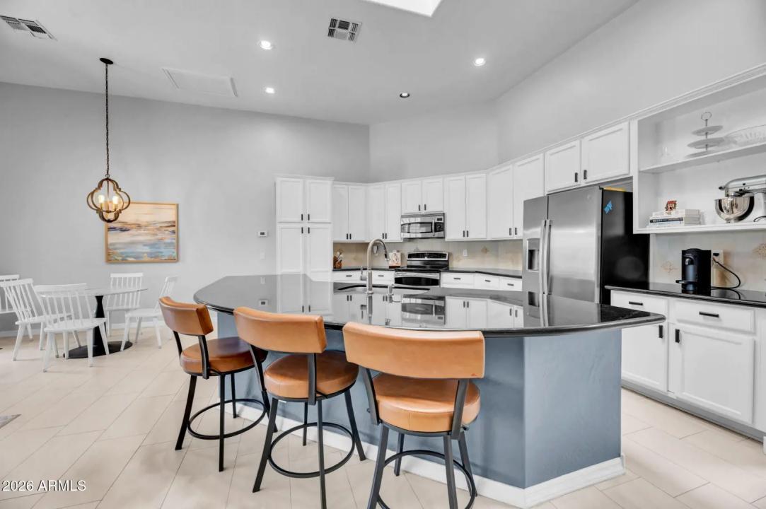 Real Estate Picture 9