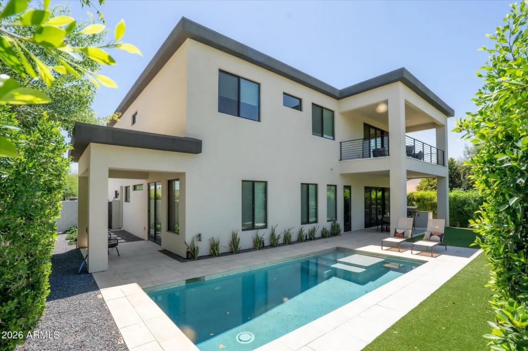 Real Estate Picture 3