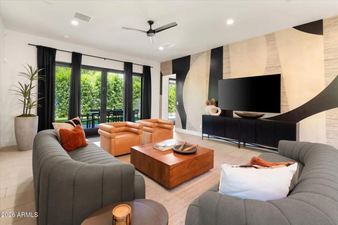 Real Estate Picture 18