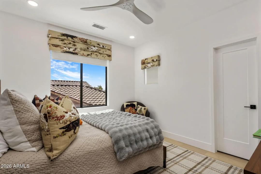 Real Estate Picture 24