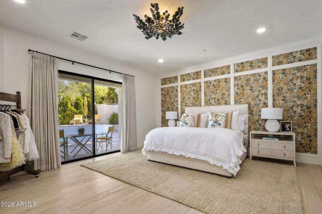 Real Estate Picture 16