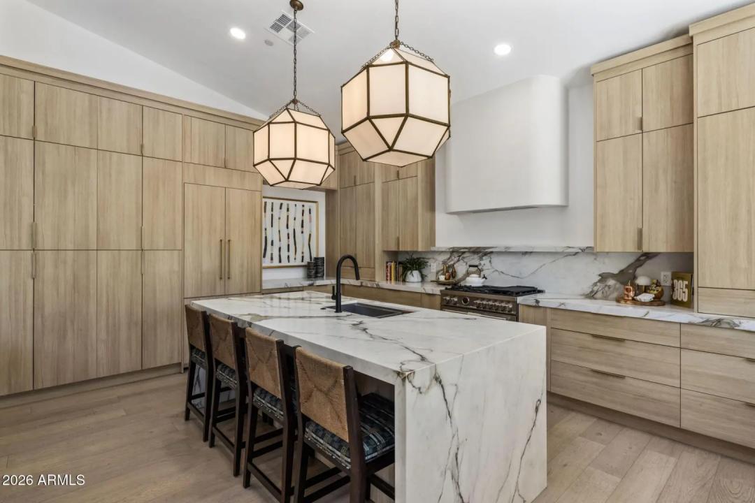 Real Estate Picture 7