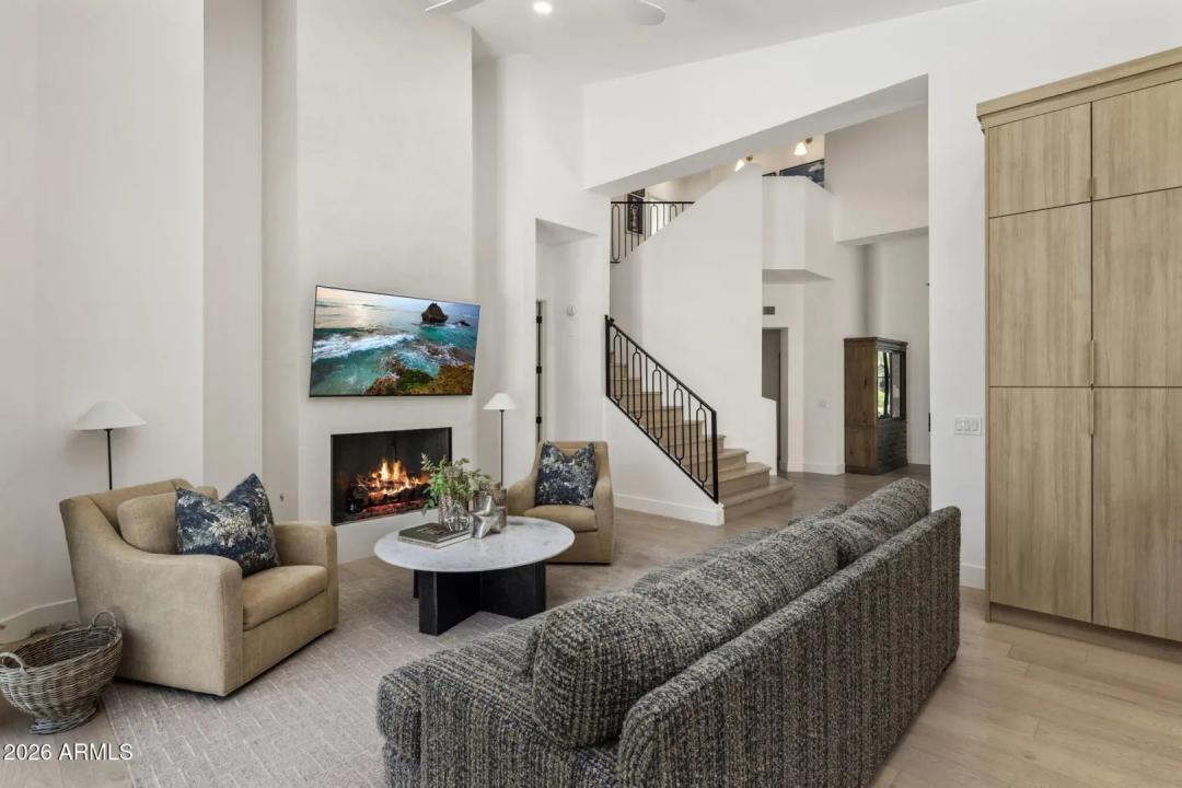 Real Estate Picture 13