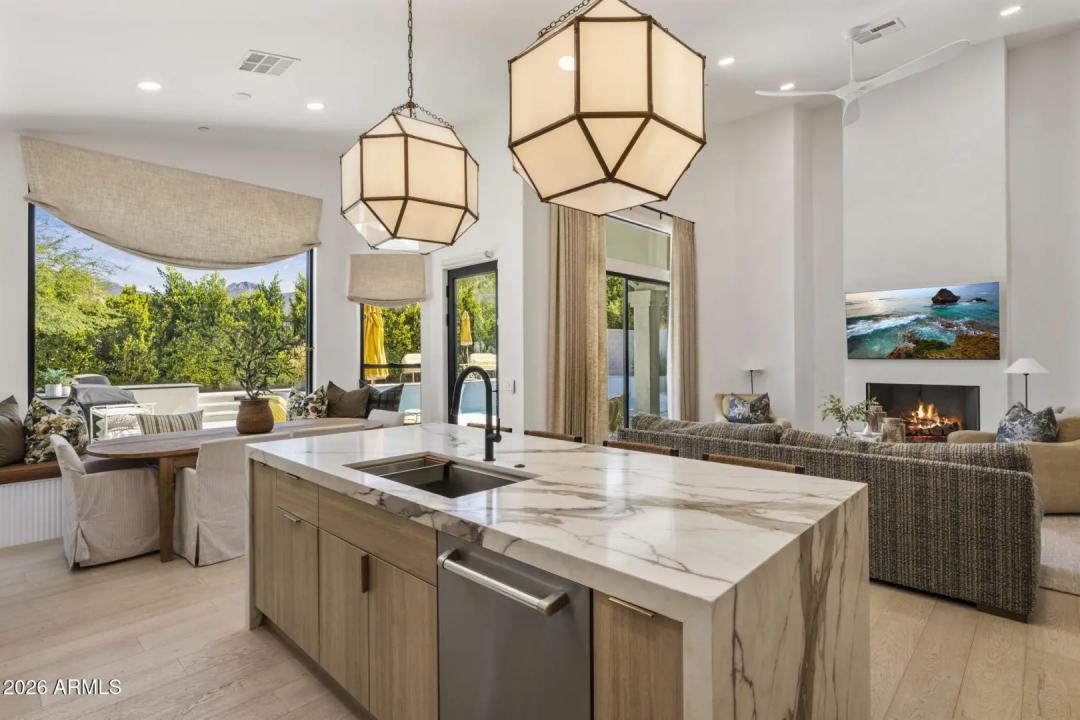 Real Estate Picture 11