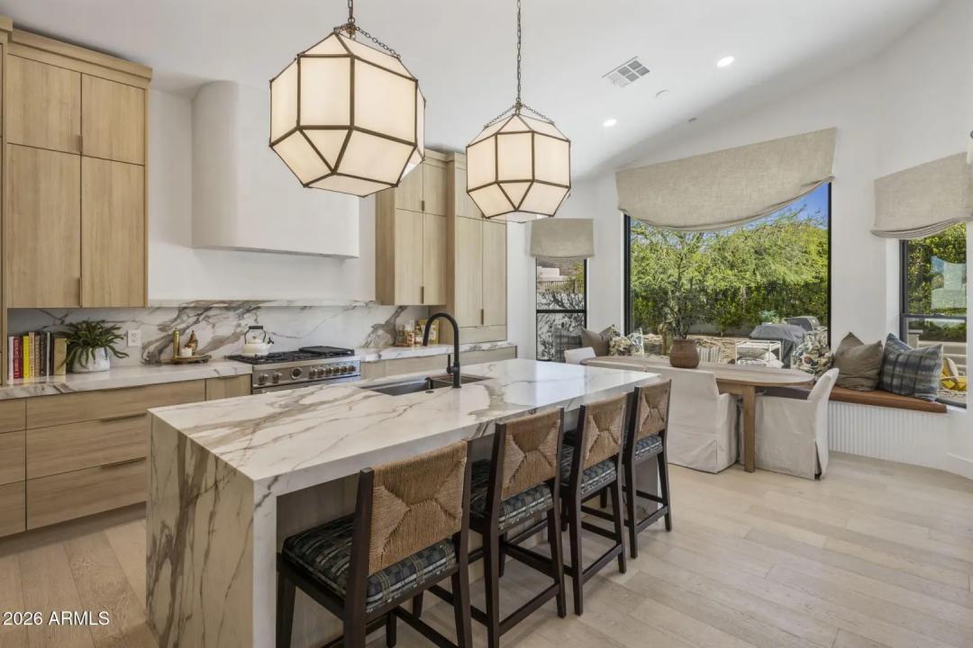 Real Estate Picture 8