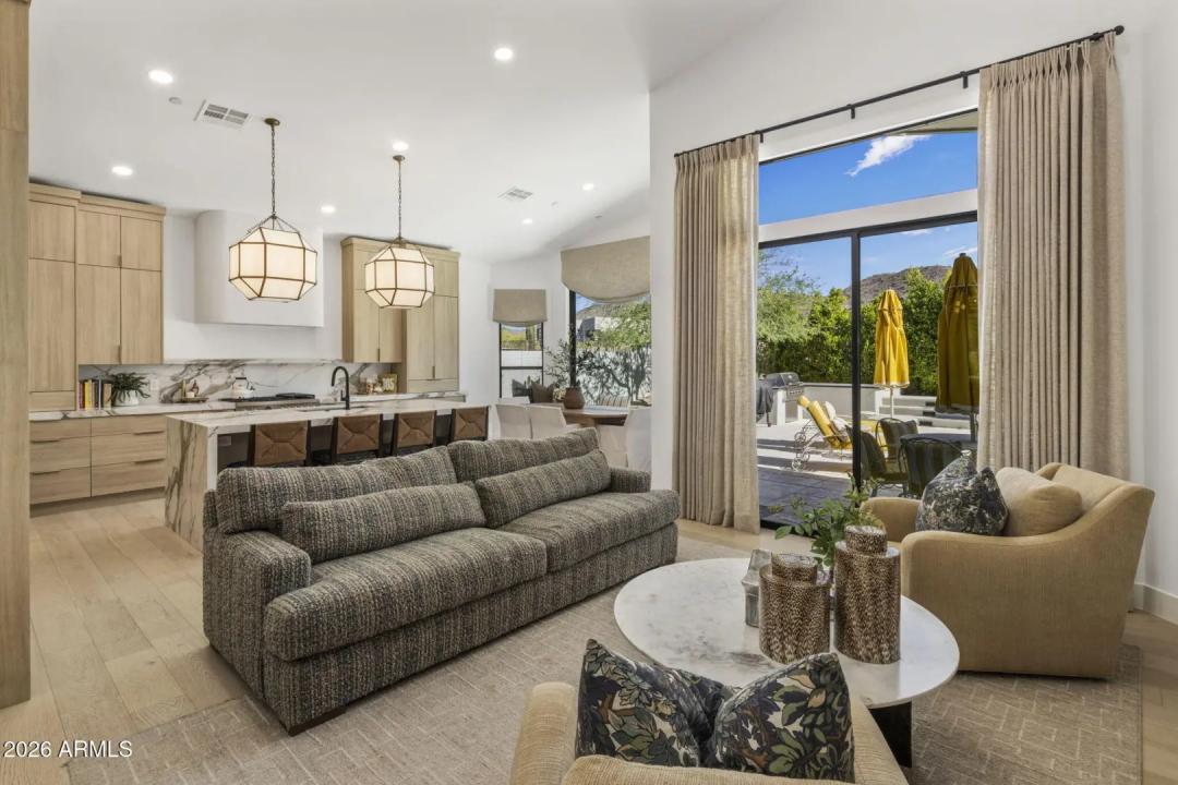 Real Estate Picture 12
