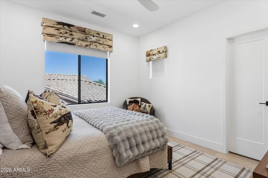 Real Estate Picture 30