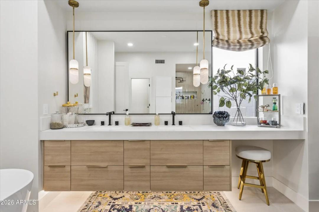 Real Estate Picture 20