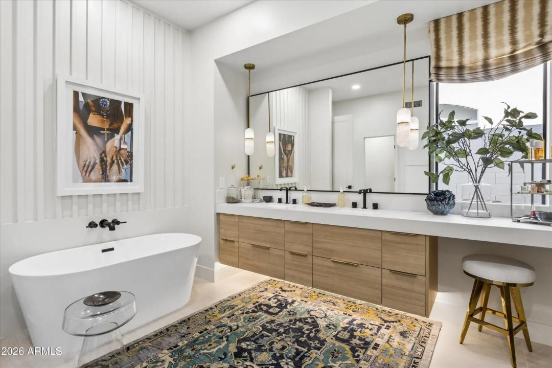 Real Estate Picture 19
