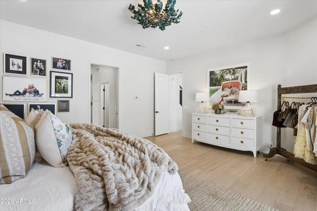 Real Estate Picture 18
