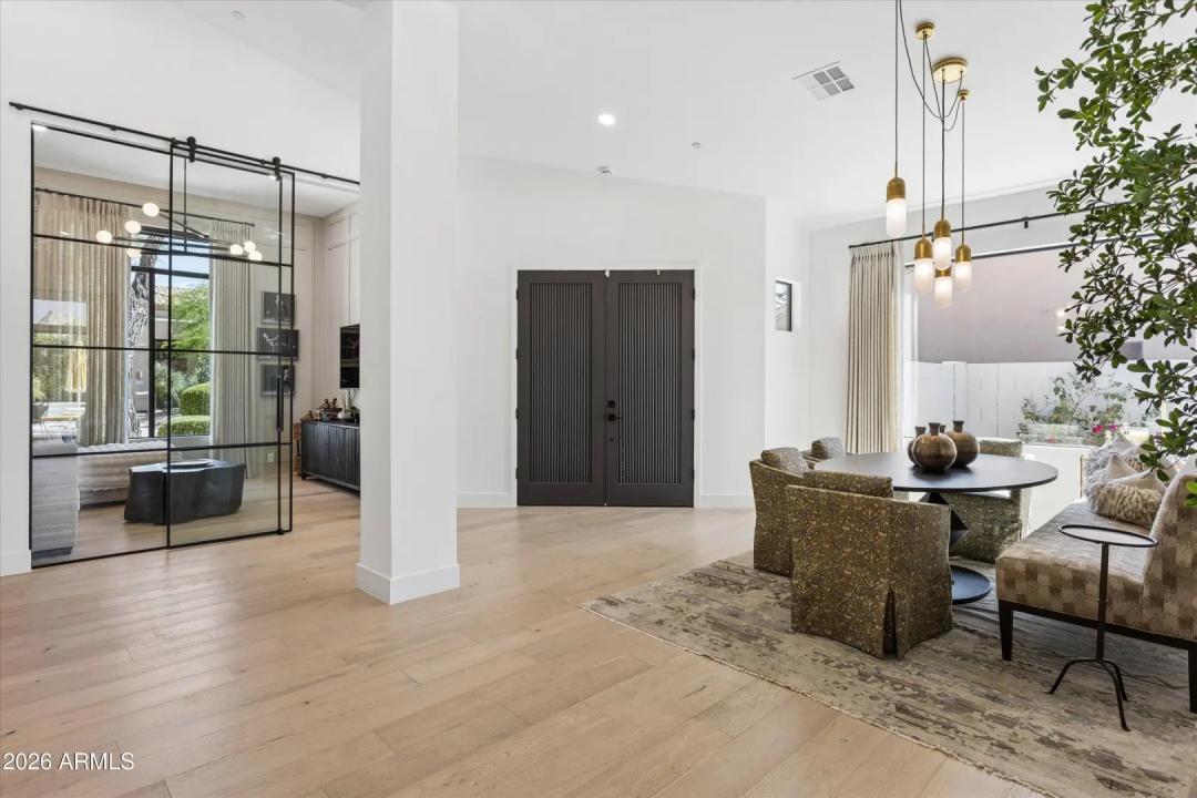 Real Estate Picture 4