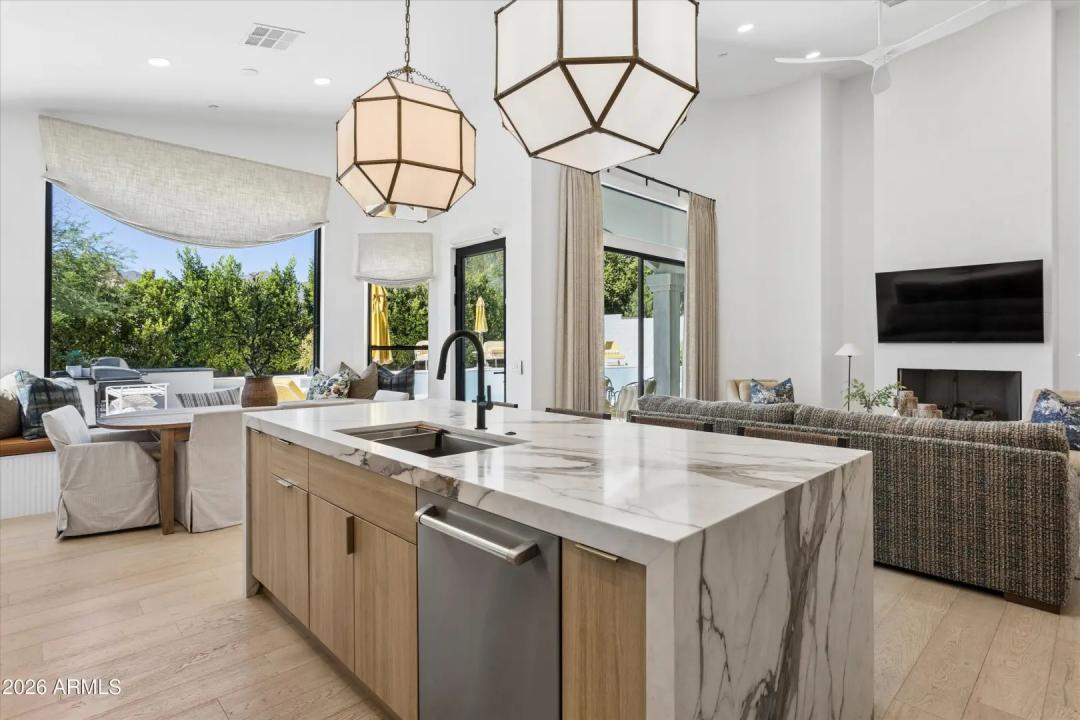 Real Estate Picture 8