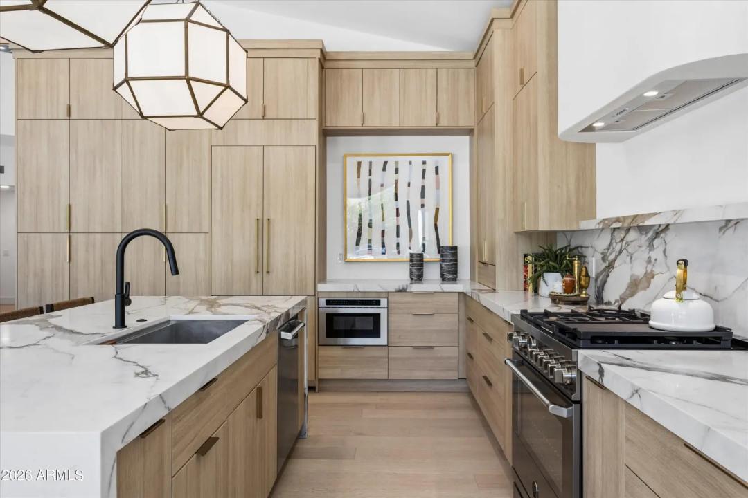 Real Estate Picture 7