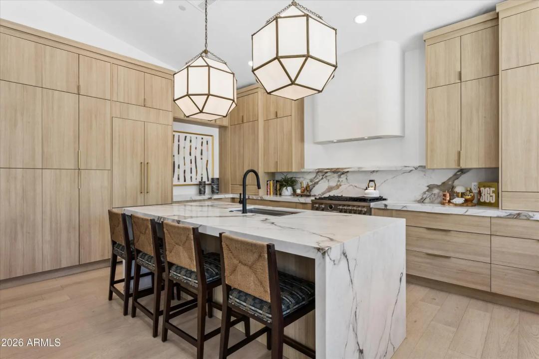 Real Estate Picture 5