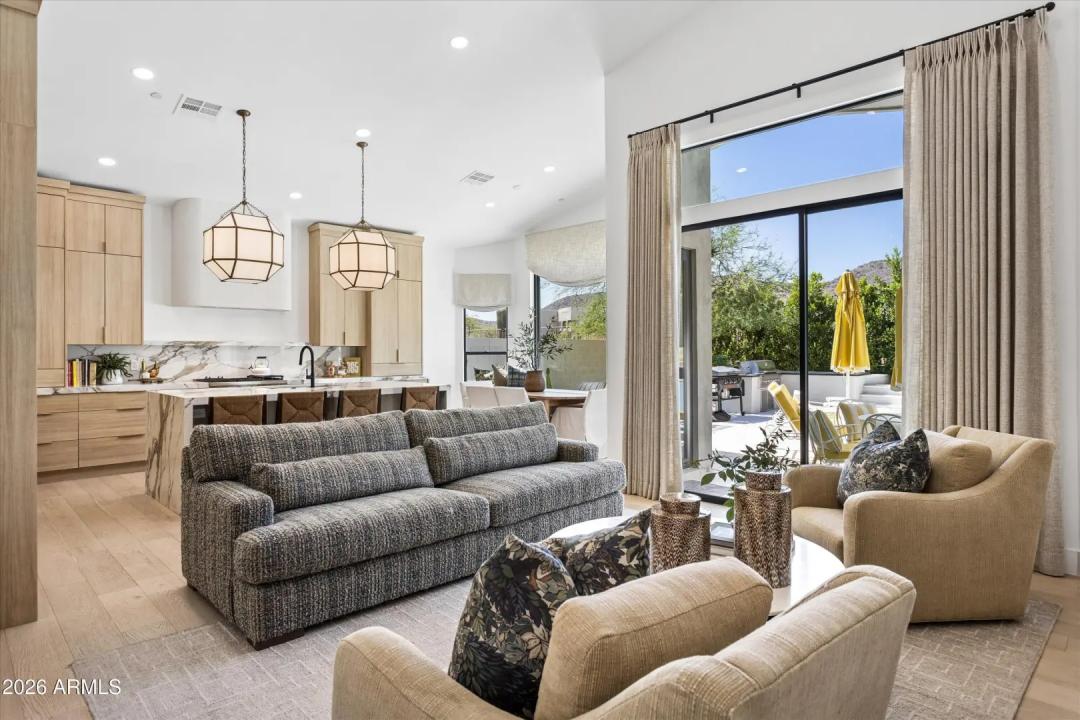 Real Estate Picture 12