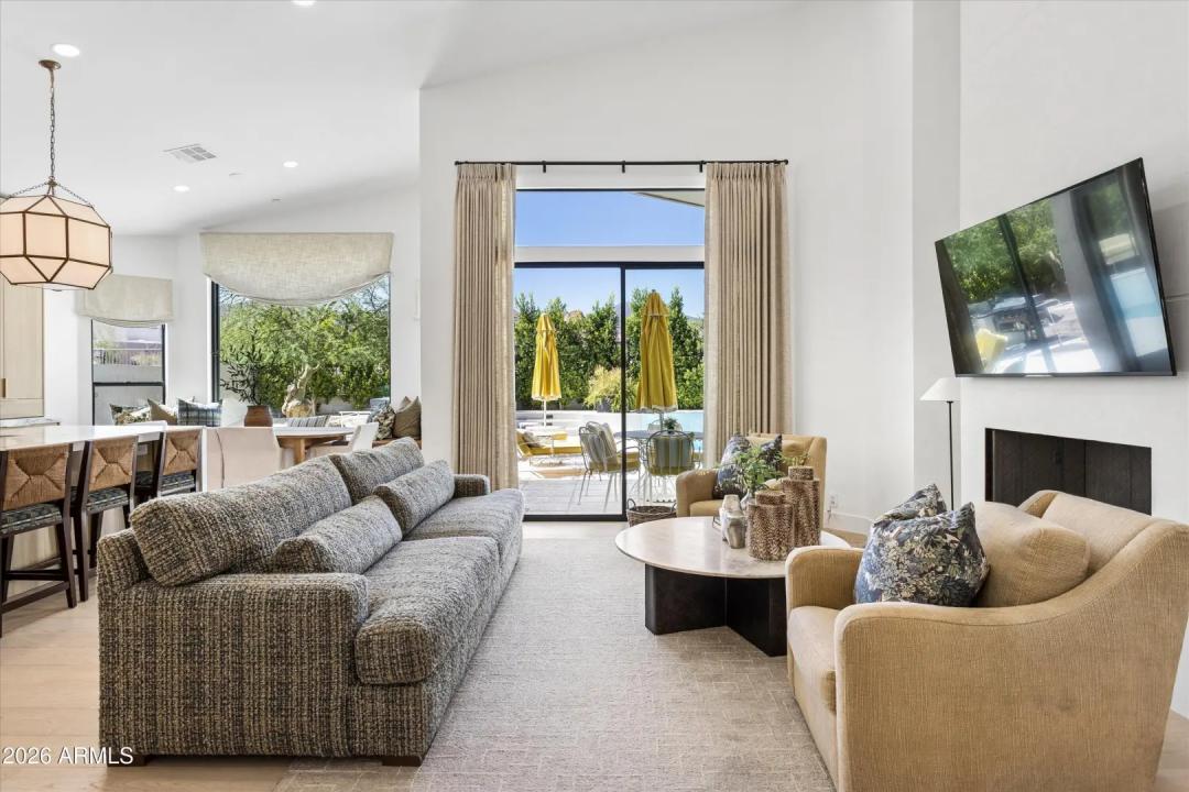 Real Estate Picture 11