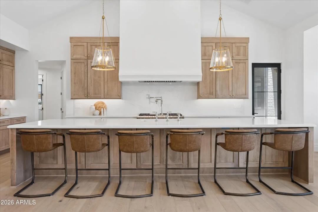 Real Estate Picture 11