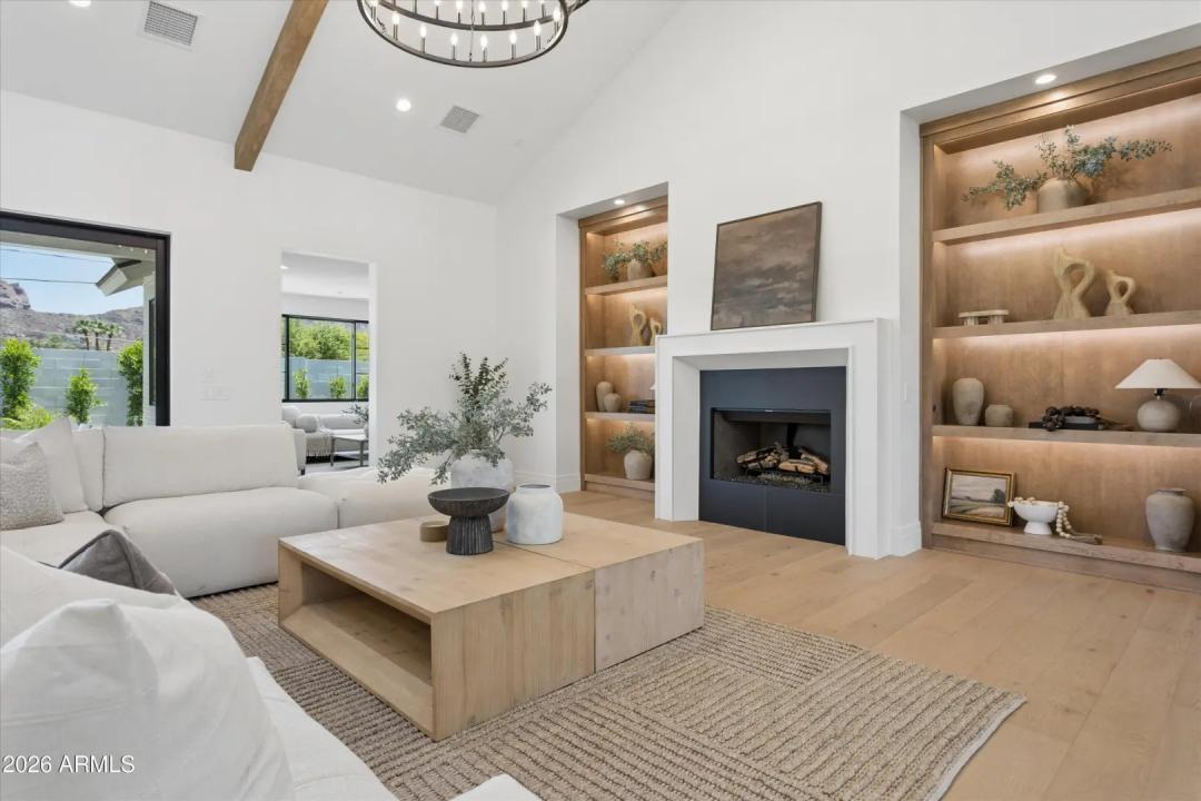 Real Estate Picture 8