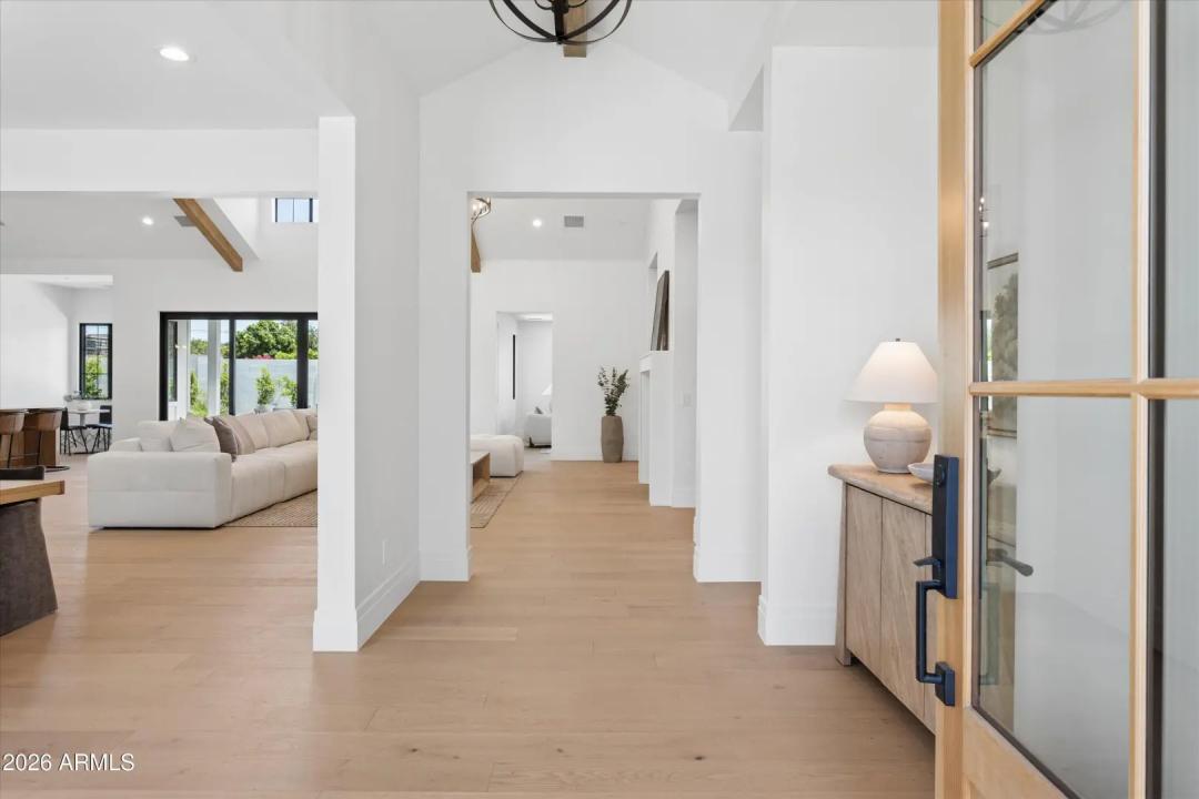 Real Estate Picture 4