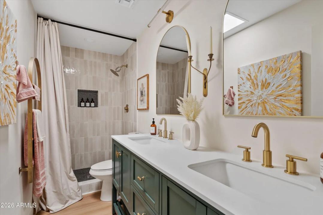 Real Estate Picture 17