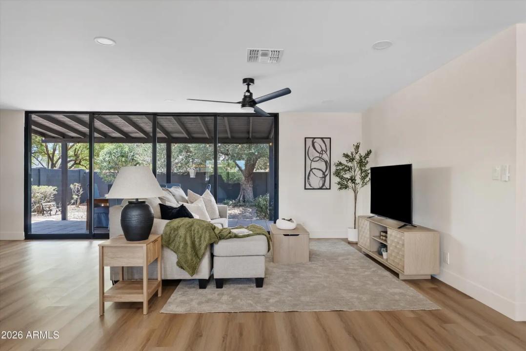 Real Estate Picture 13