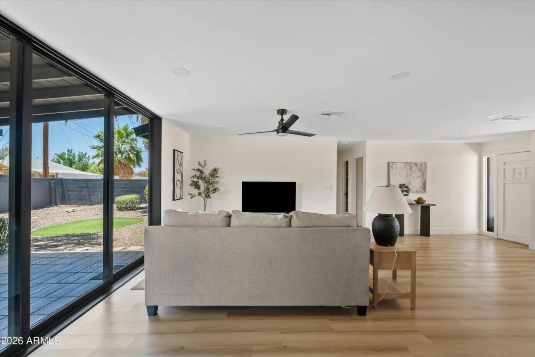 Real Estate Picture 14