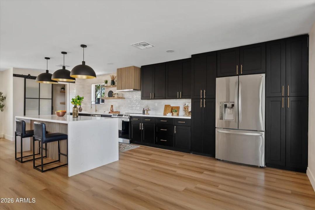Real Estate Picture 3