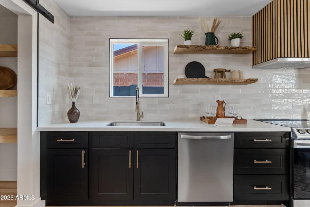 Real Estate Picture 5