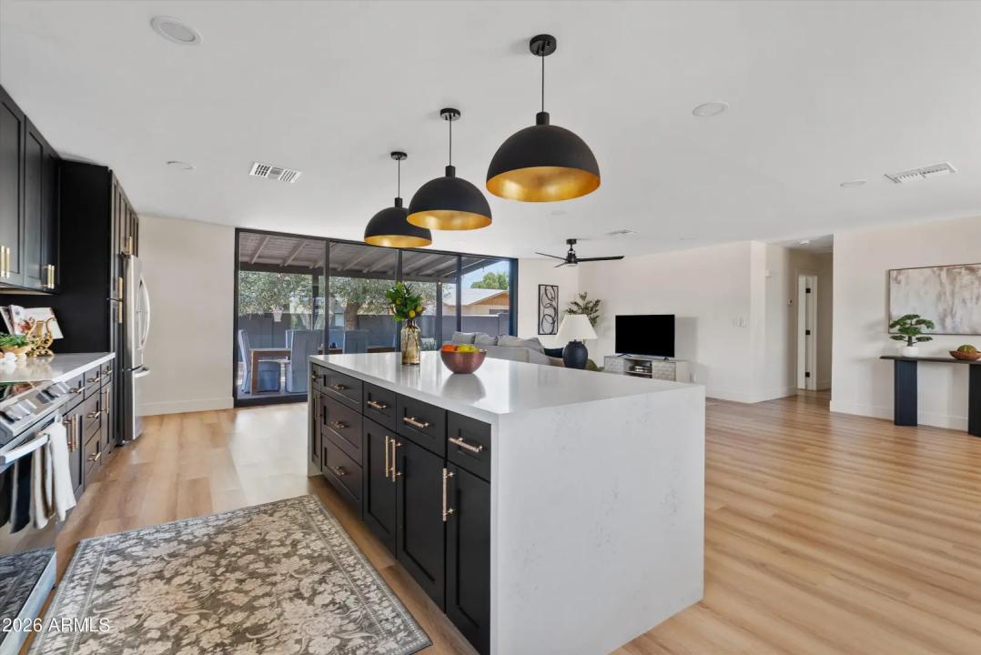 Real Estate Picture 4