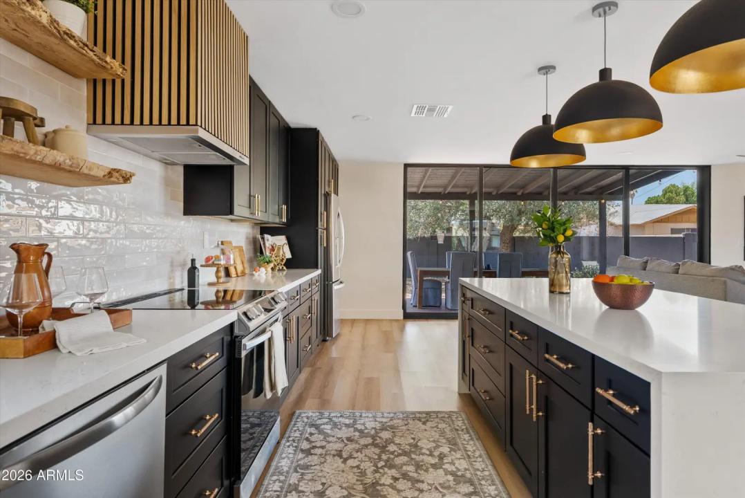 Real Estate Picture 7