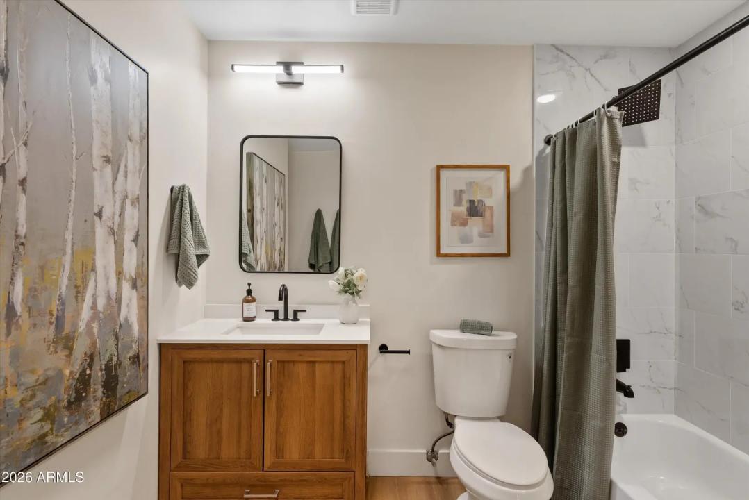 Real Estate Picture 23