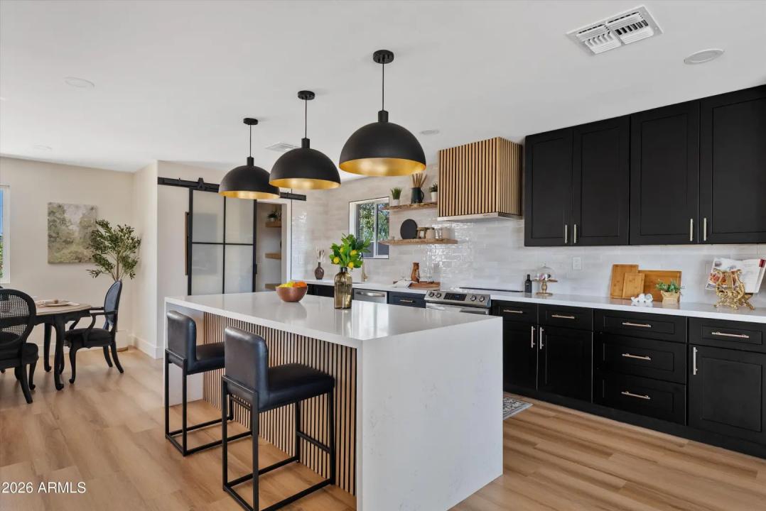 Real Estate Picture 8