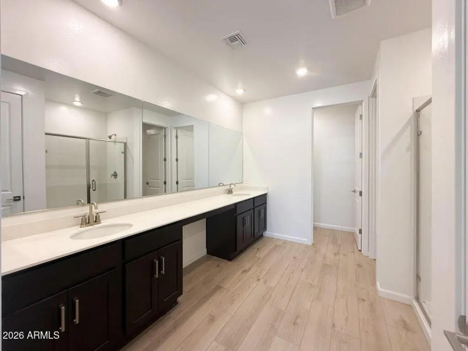 Real Estate Picture 11