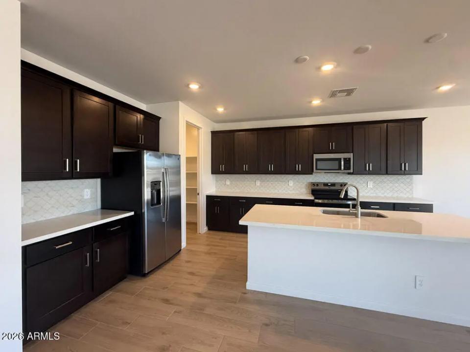 Real Estate Picture 5