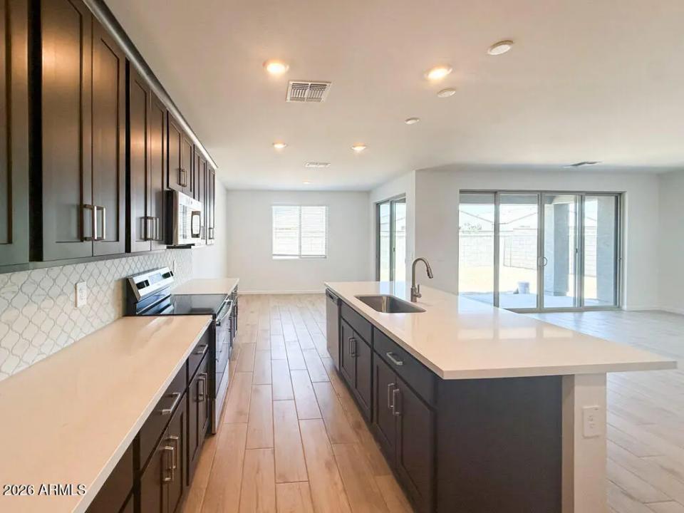 Real Estate Picture 7