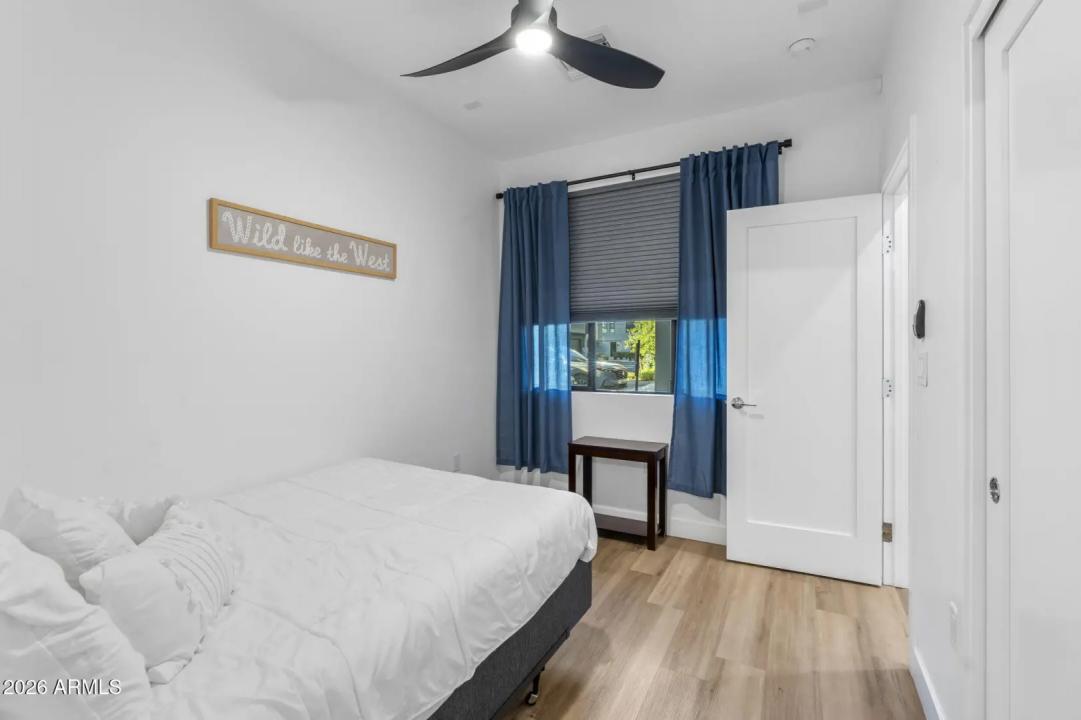 Real Estate Picture 11