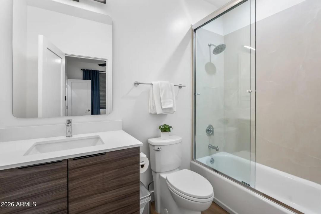 Real Estate Picture 12