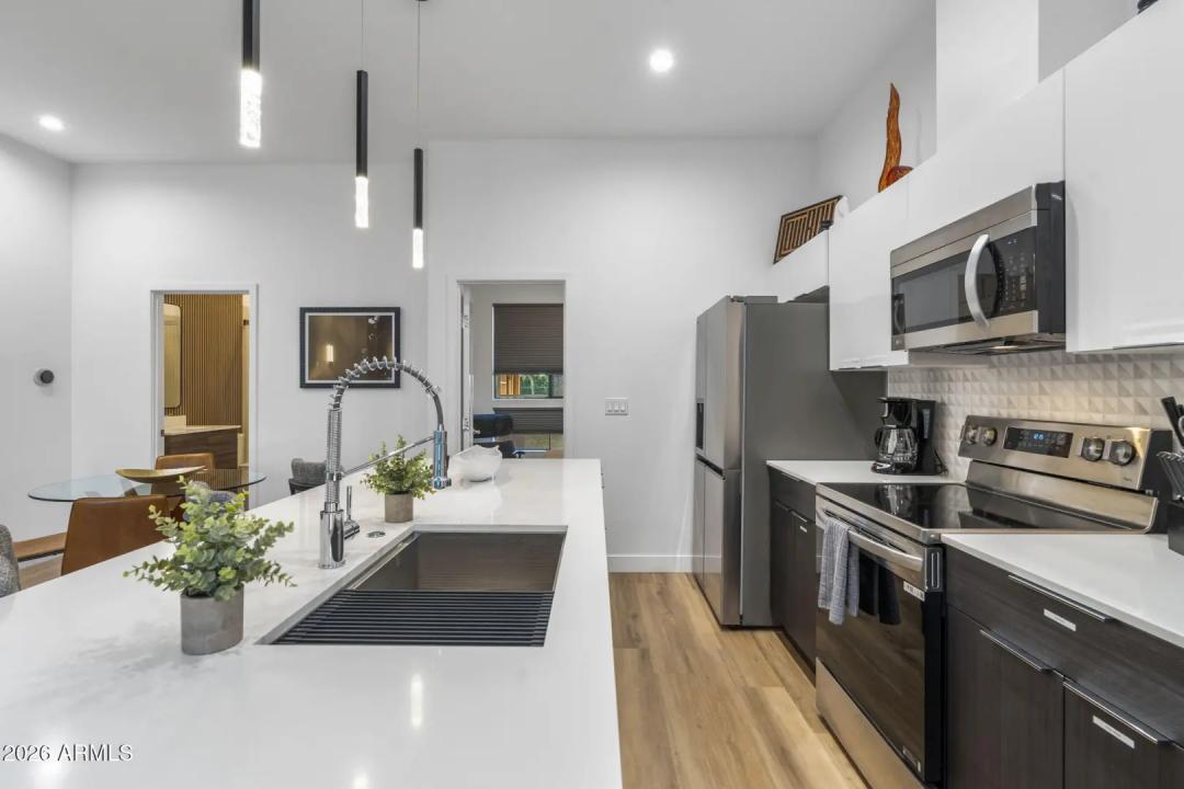 Real Estate Picture 16