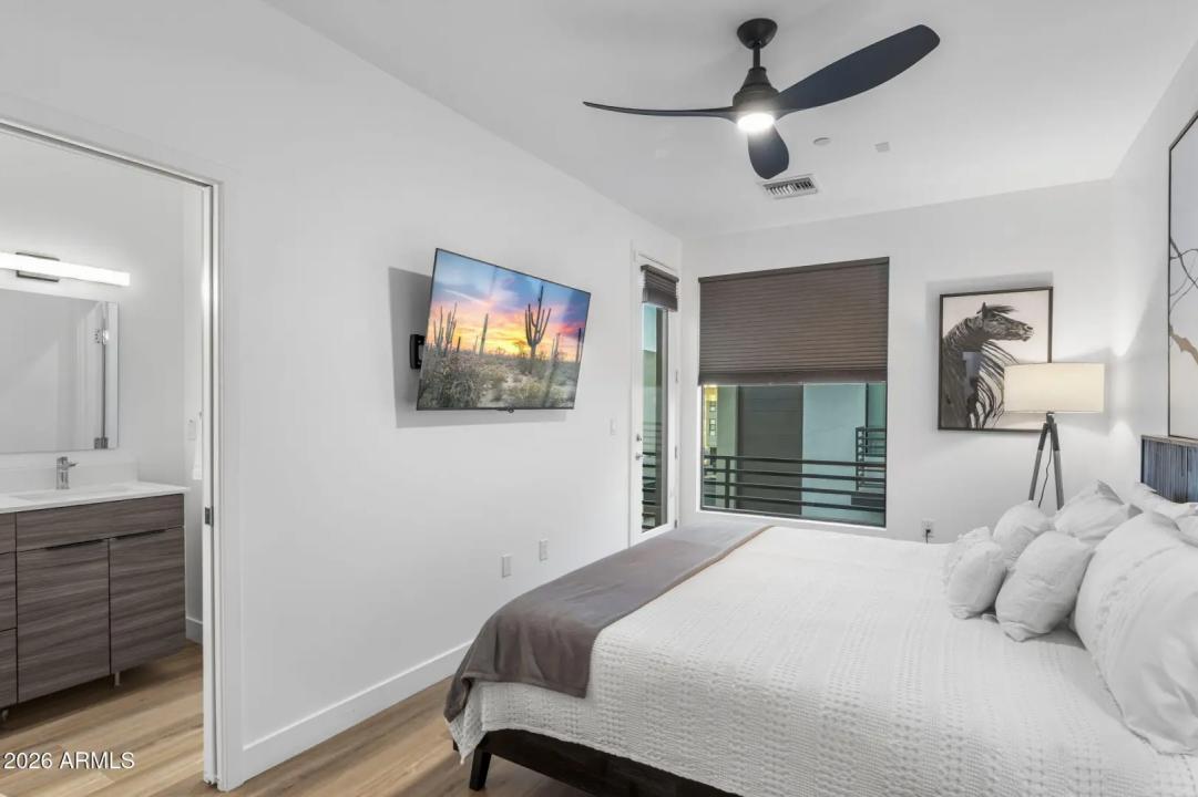 Real Estate Picture 23