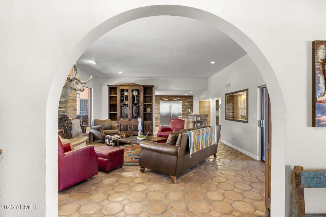 Real Estate Picture 11