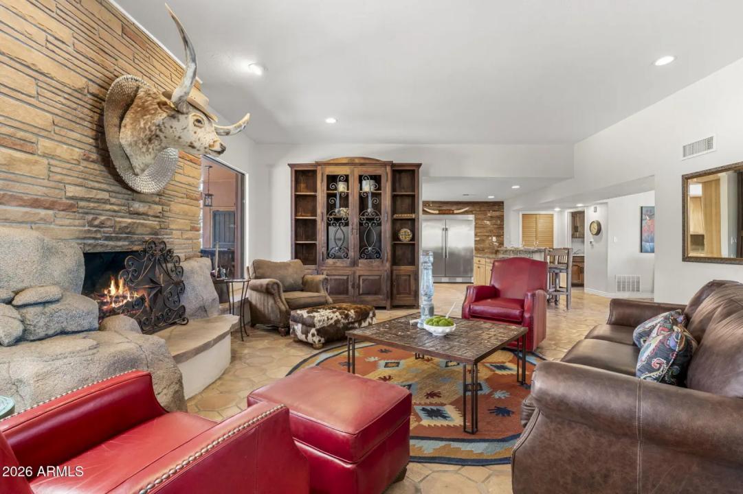 Real Estate Picture 14