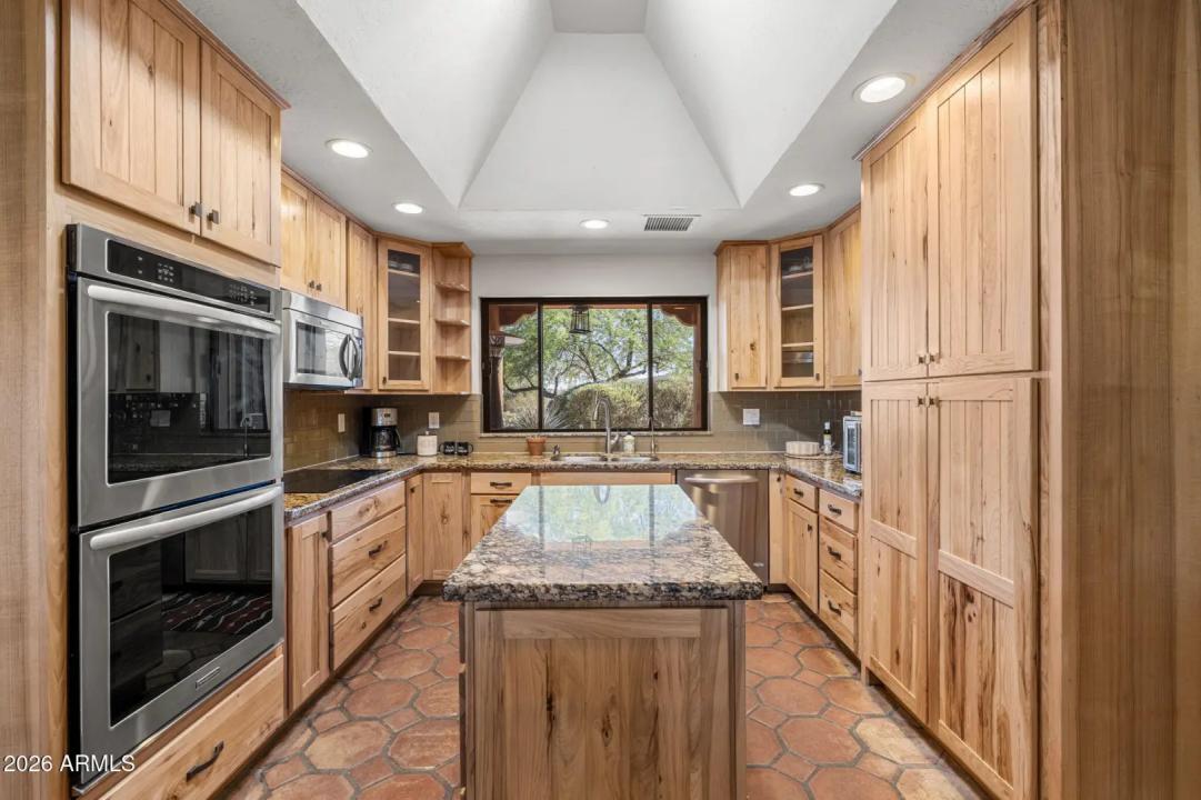 Real Estate Picture 18