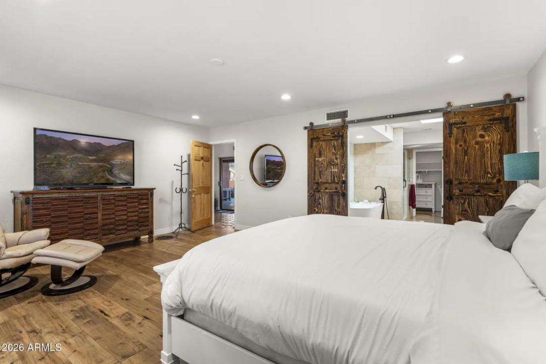 Real Estate Picture 23