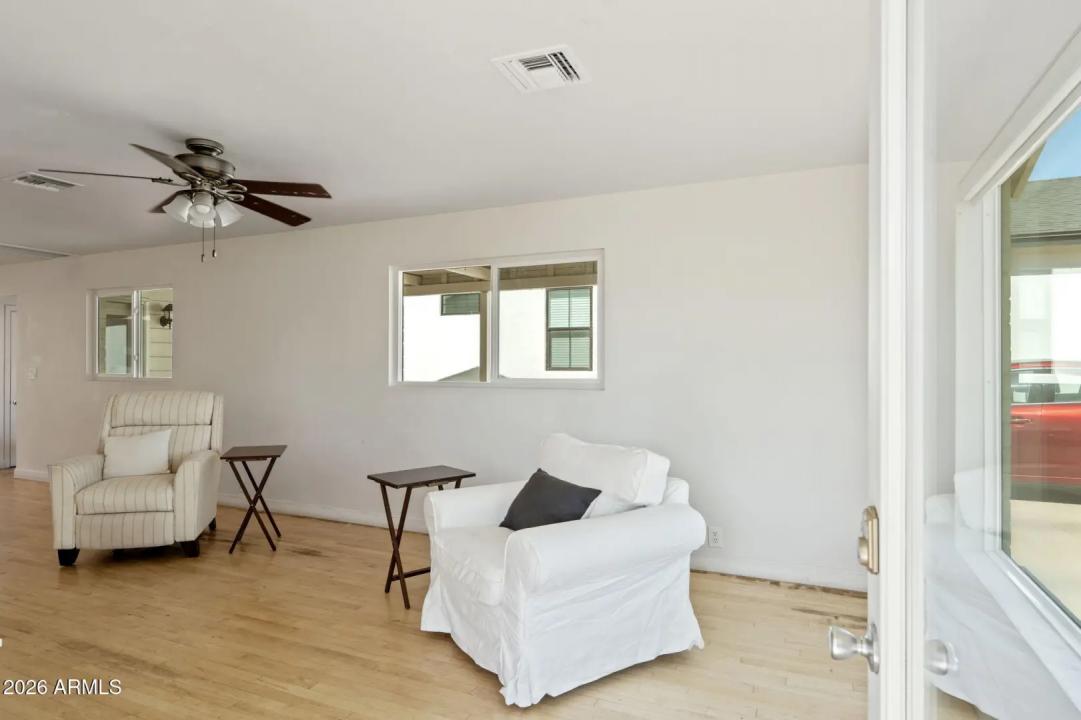 Real Estate Picture 9