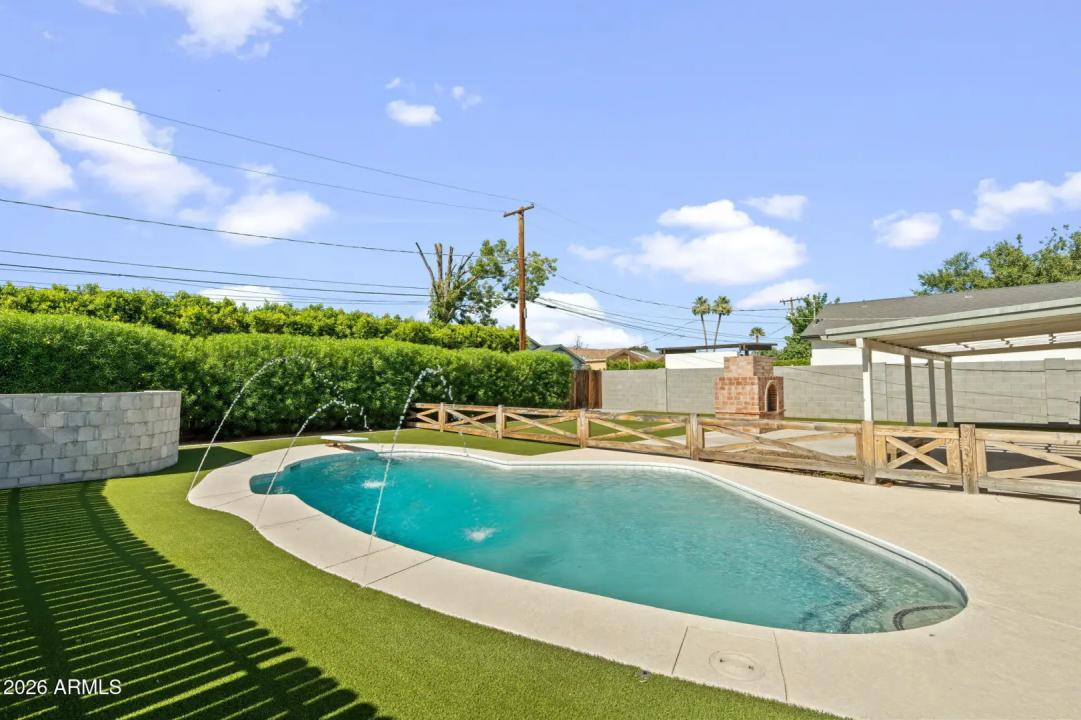 Real Estate Picture 1