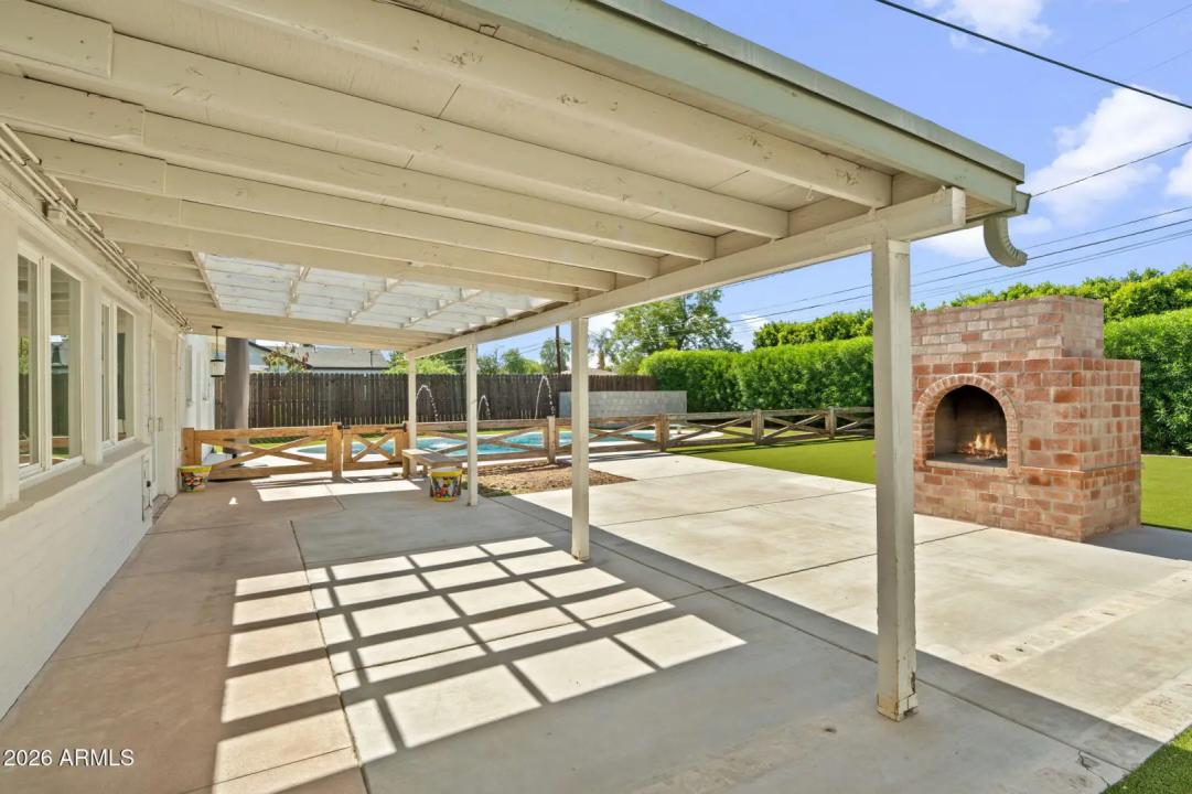 Real Estate Picture 30