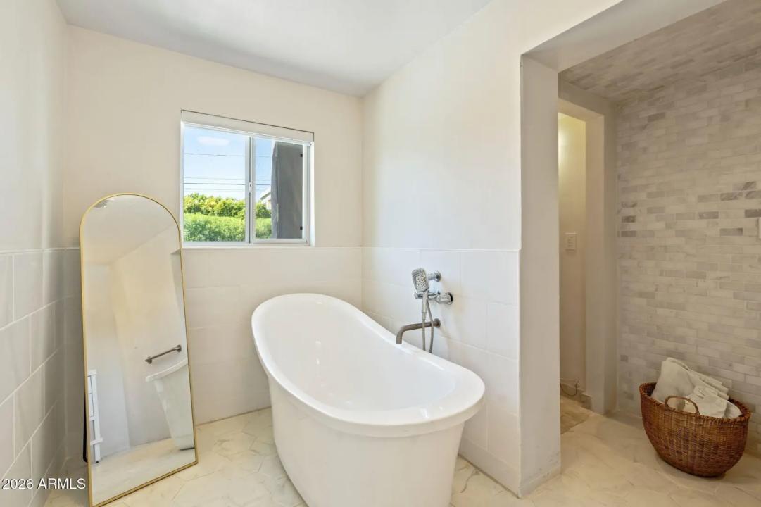 Real Estate Picture 6